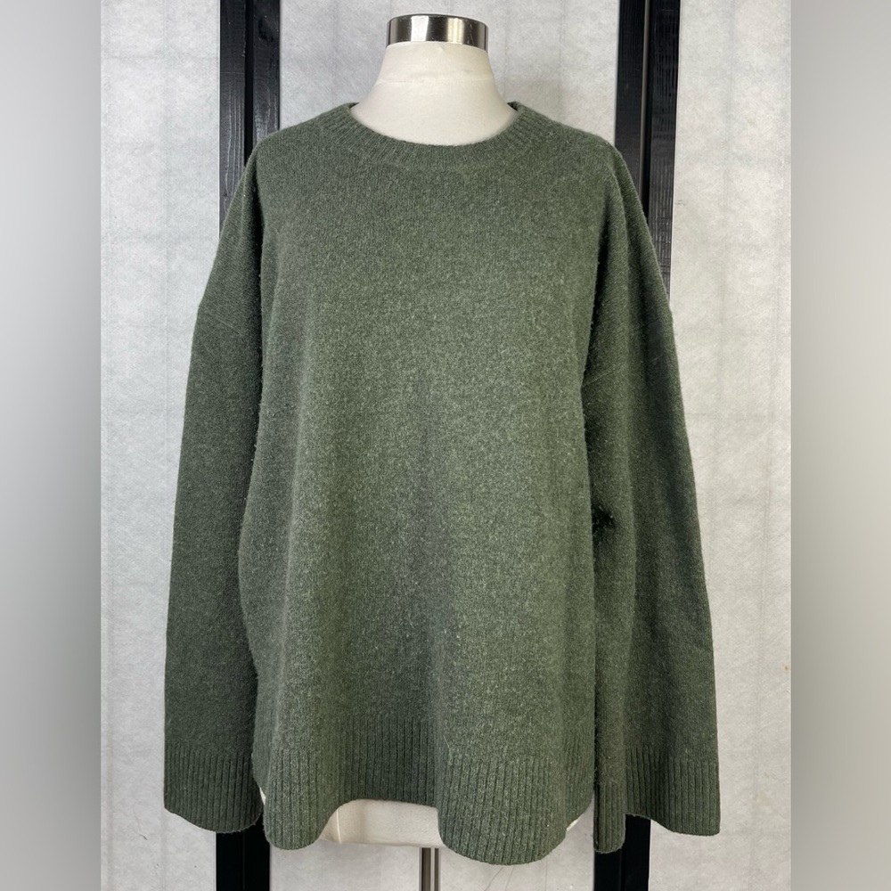 Reformation women’s sweater. Size: XL